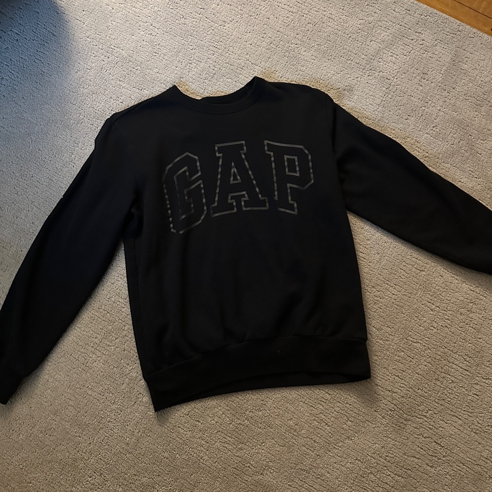 GAP Black Crewneck Sweatshirt